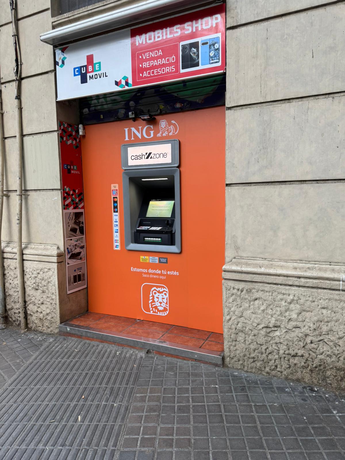 2706 - ING Mobils Shop Sagrada Família (15)